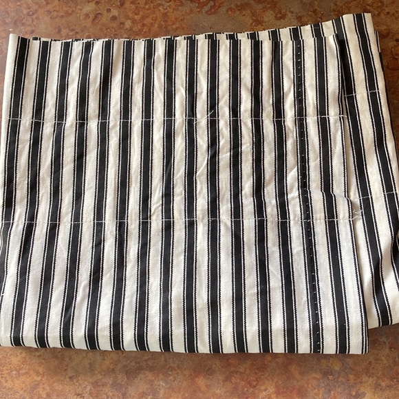 Black & white striped valance (set of 2) - Picture 3 of 9